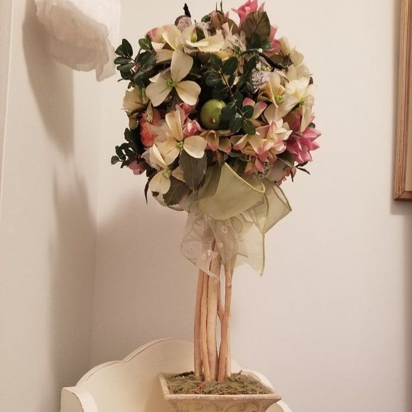 FAUX FLORAL POTTED TOPIARY 25" Tall. - Picture 6 of 6